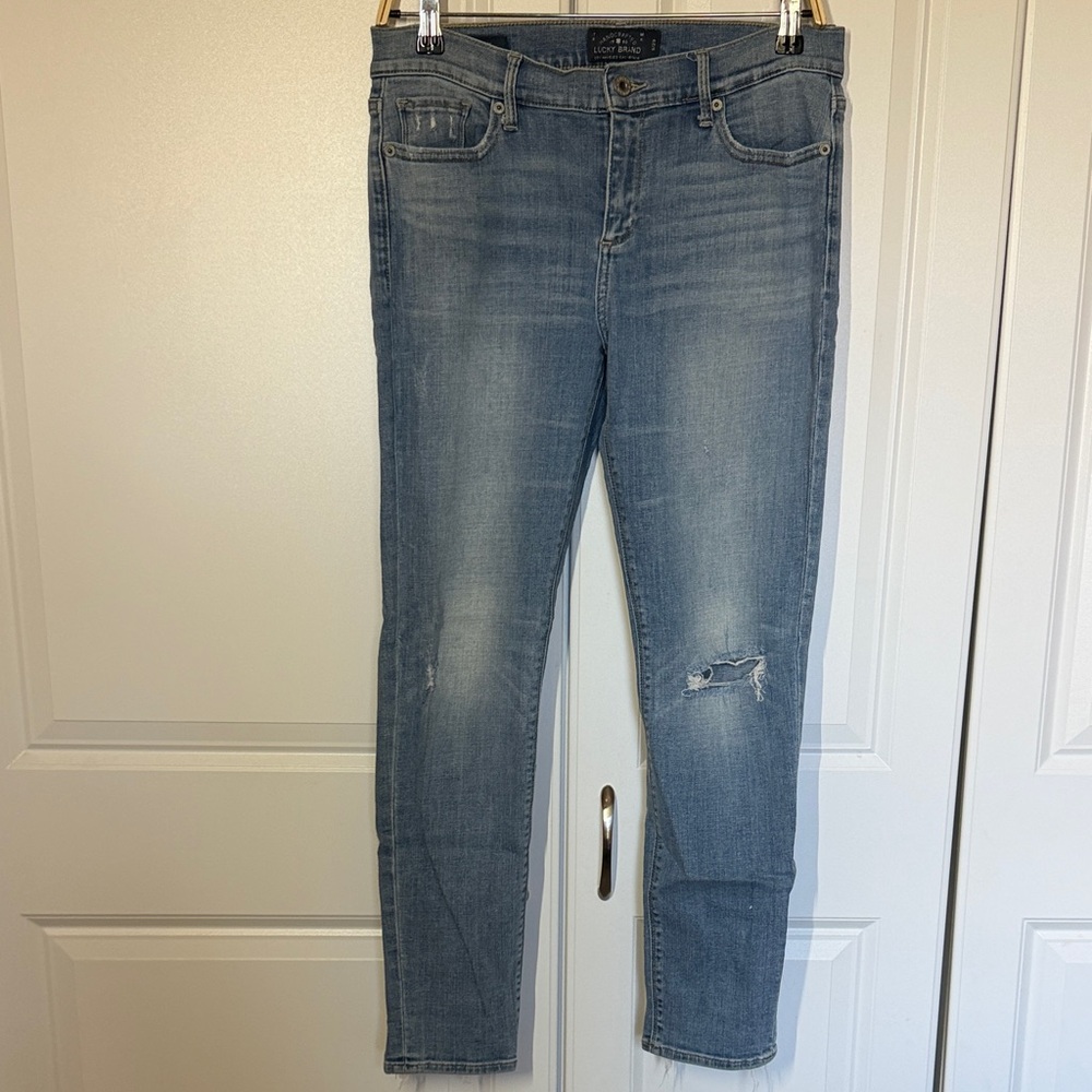Lucky Brand Light Wash Distressed Skinny Jeans (8/29)